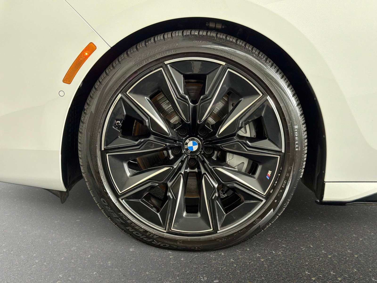 Used 2023 BMW 760i xDrive AWD/4WD image 19