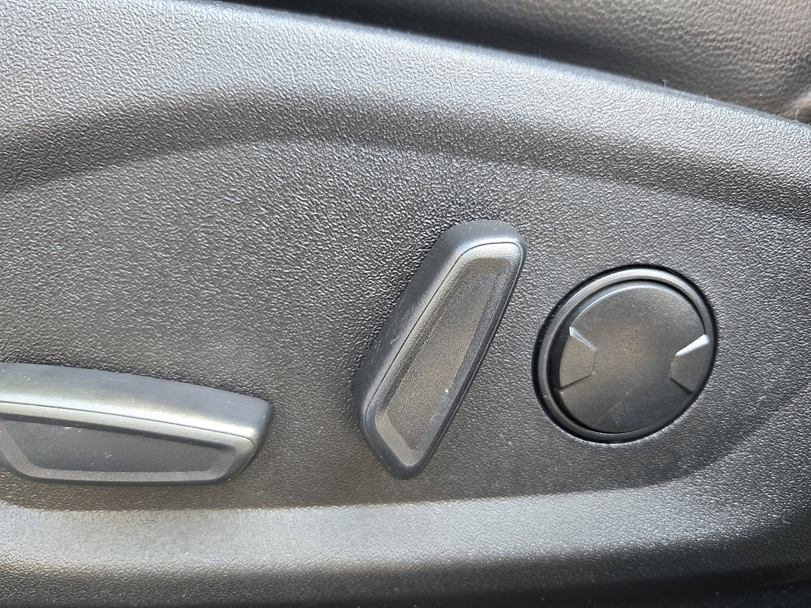 Certified 2024 Ford Edge SEL w/ Convenience Package image 11