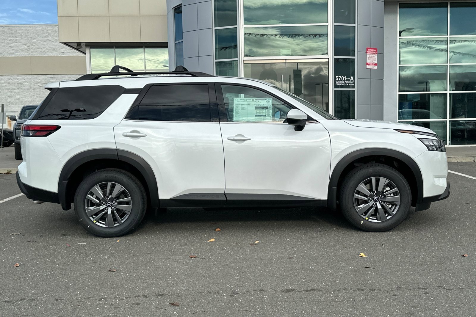 New 2025 Nissan Pathfinder SV w/ Black Appearance Package image 3