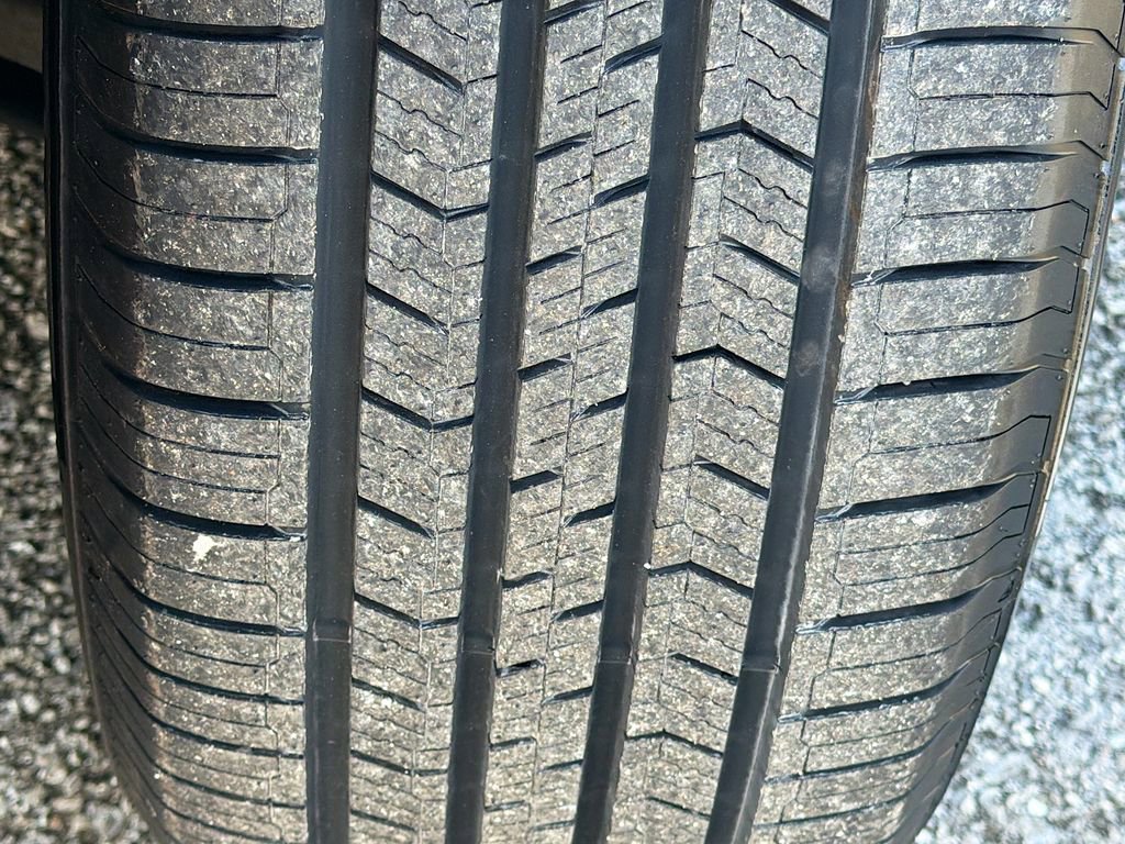 Used 2024 Jeep Grand Cherokee L Limited w/ Luxury Tech Group II image 47