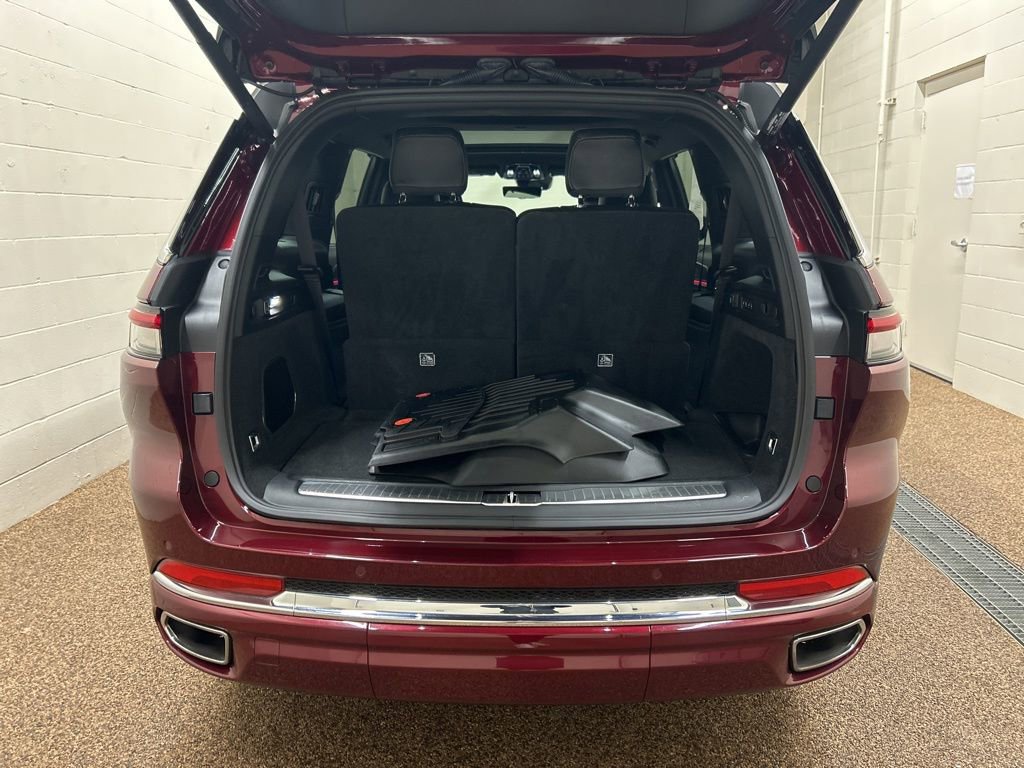 Used 2025 Jeep Grand Cherokee L Overland w/ Luxury Tech Group IV image 17