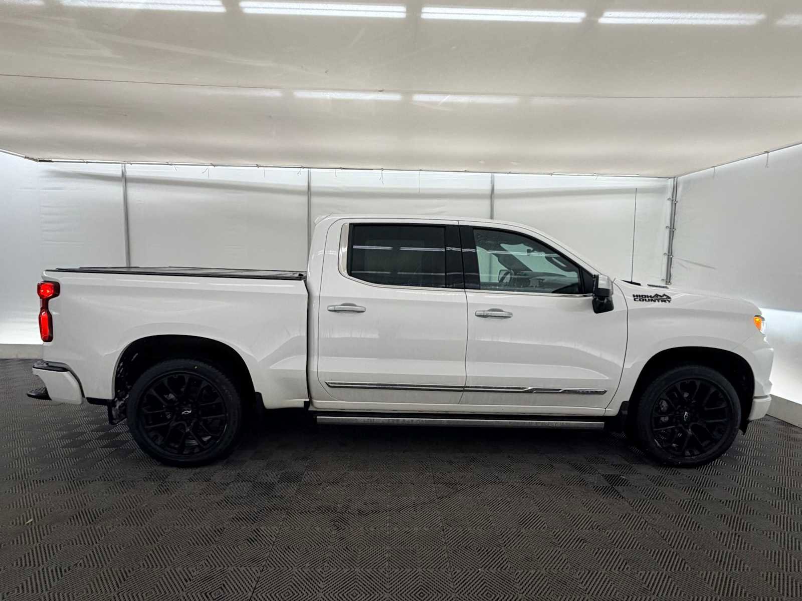 Used 2024 Chevrolet Silverado 1500 High Country AWD/4WD image 7