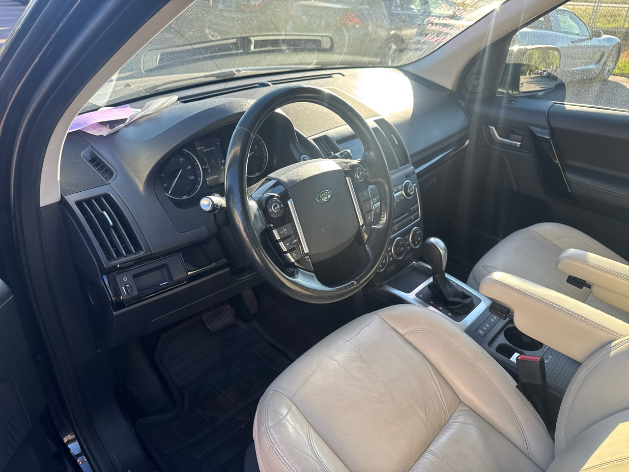 Used 2015 Land Rover LR2 HSE LUX image 9