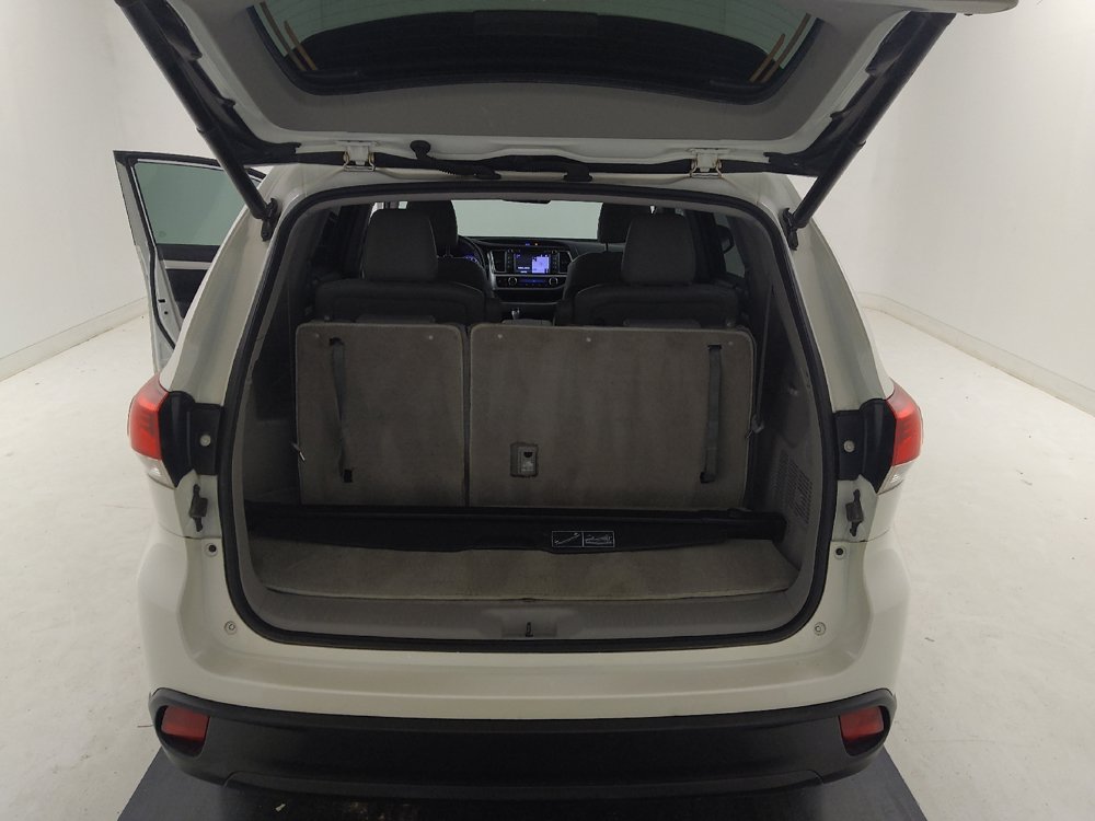 Used 2019 Toyota Highlander XLE FWD image 29