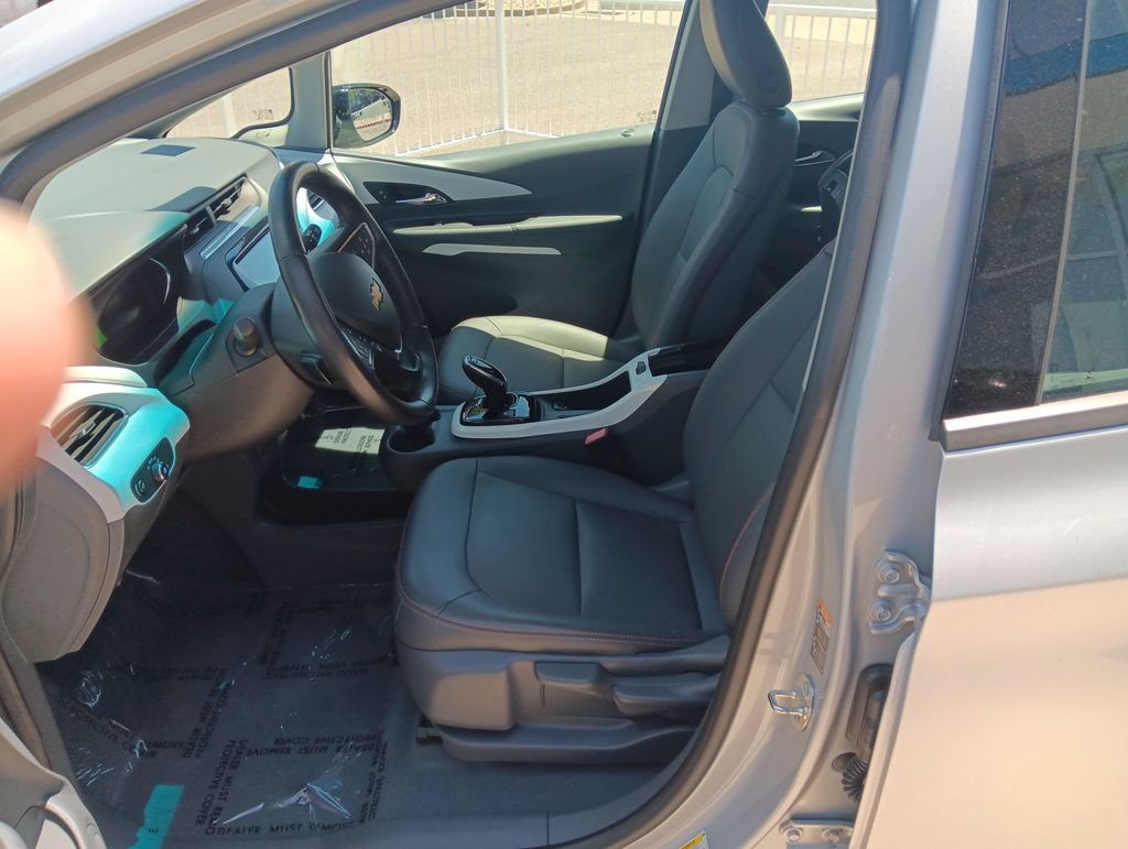 Used 2018 Chevrolet Bolt Premier w/ Driver Confidence II Package FWD image 9