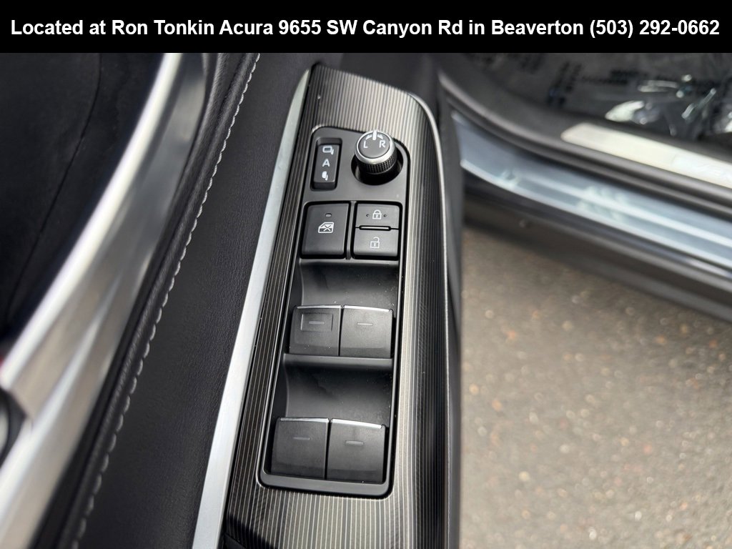 Used 2021 Toyota Venza Limited image 12