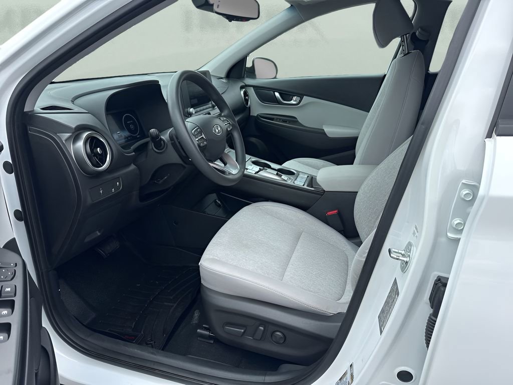 Used 2023 Hyundai Kona SE image 9