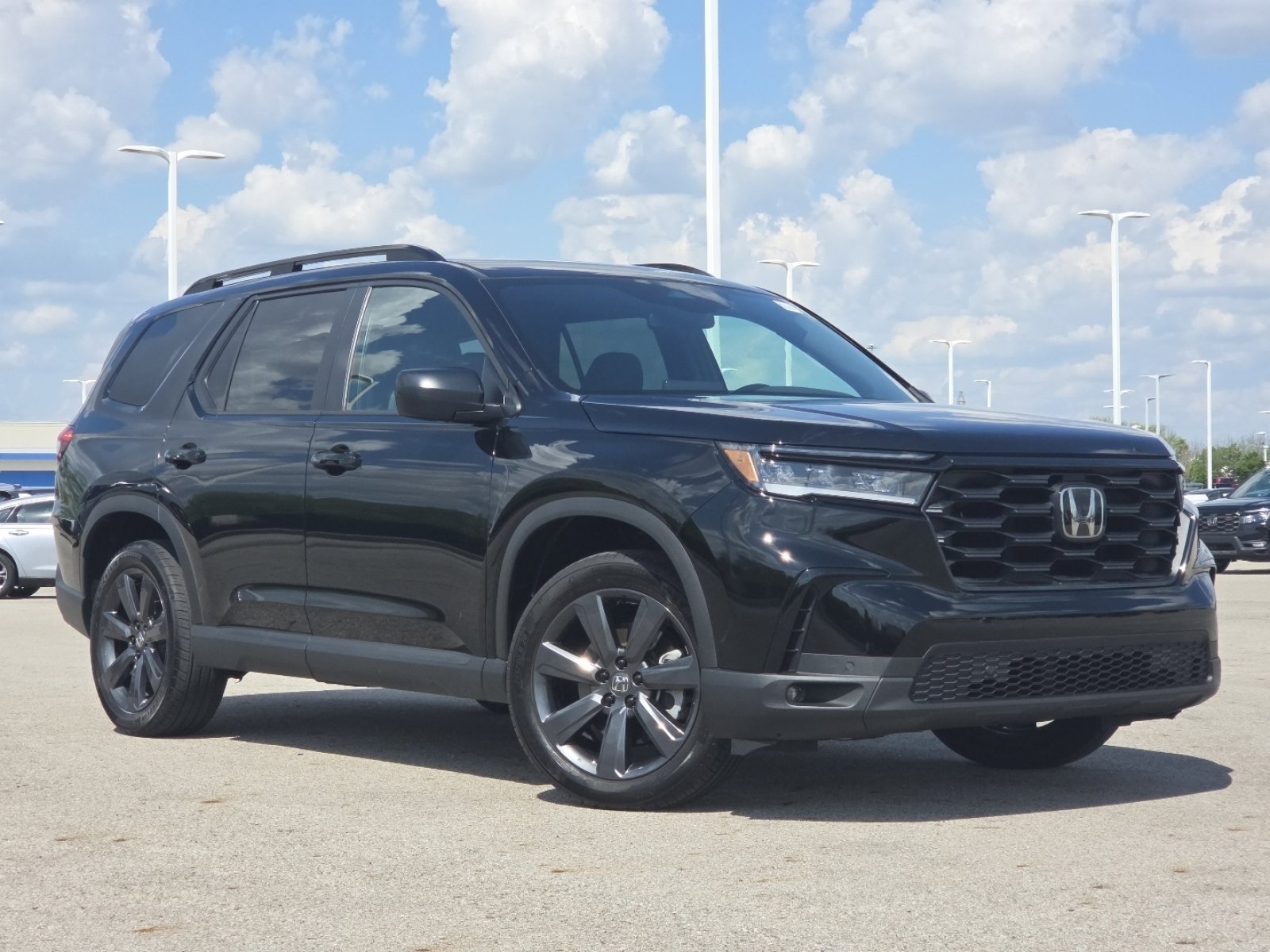 Used 2025 Honda Pilot Sport image 2
