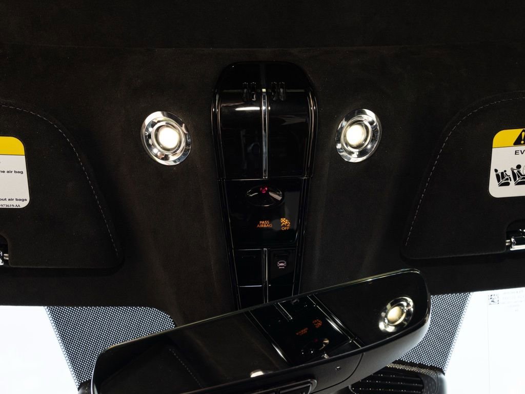 Used 2025 Aston Martin V8 Vantage Coupe image 40