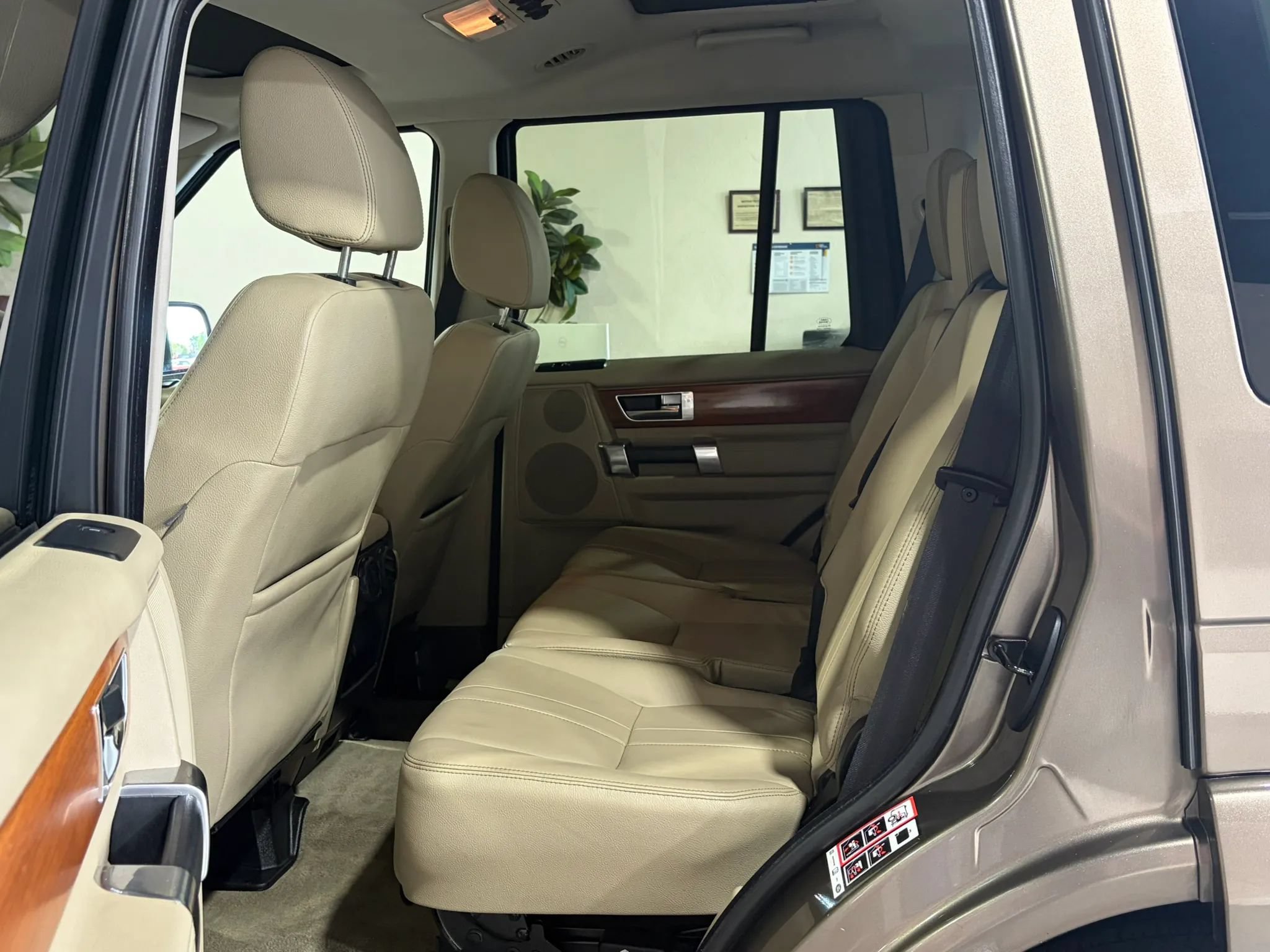 Used 2011 Land Rover LR4 HSE AWD/4WD image 14