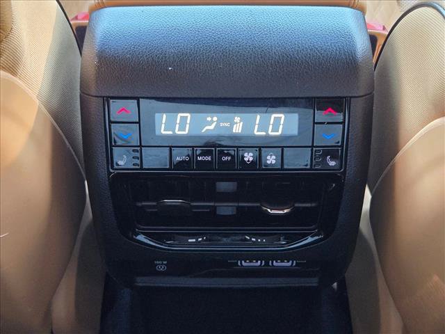 Used 2024 Jeep Grand Cherokee L Summit w/ Luxury Tech Group V AWD/4WD image 18