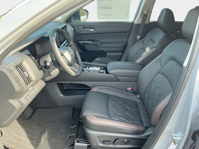 New 2026 Nissan Pathfinder Platinum image 10