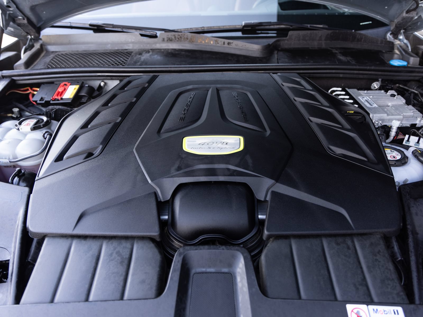 Certified 2023 Porsche Cayenne Turbo S AWD/4WD image 36