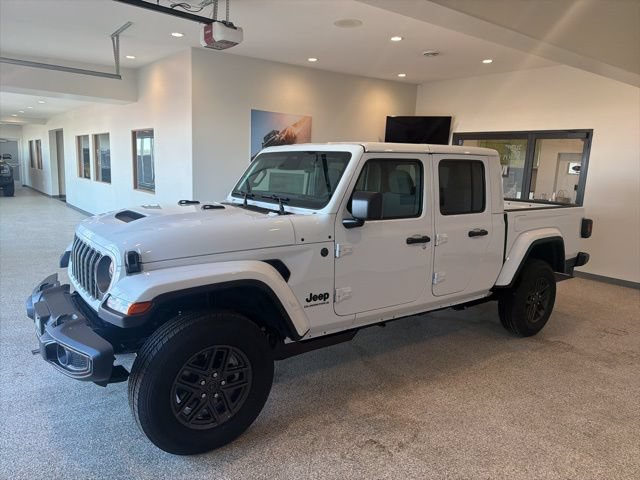 New 2026 Jeep Gladiator Sport AWD/4WD image 3