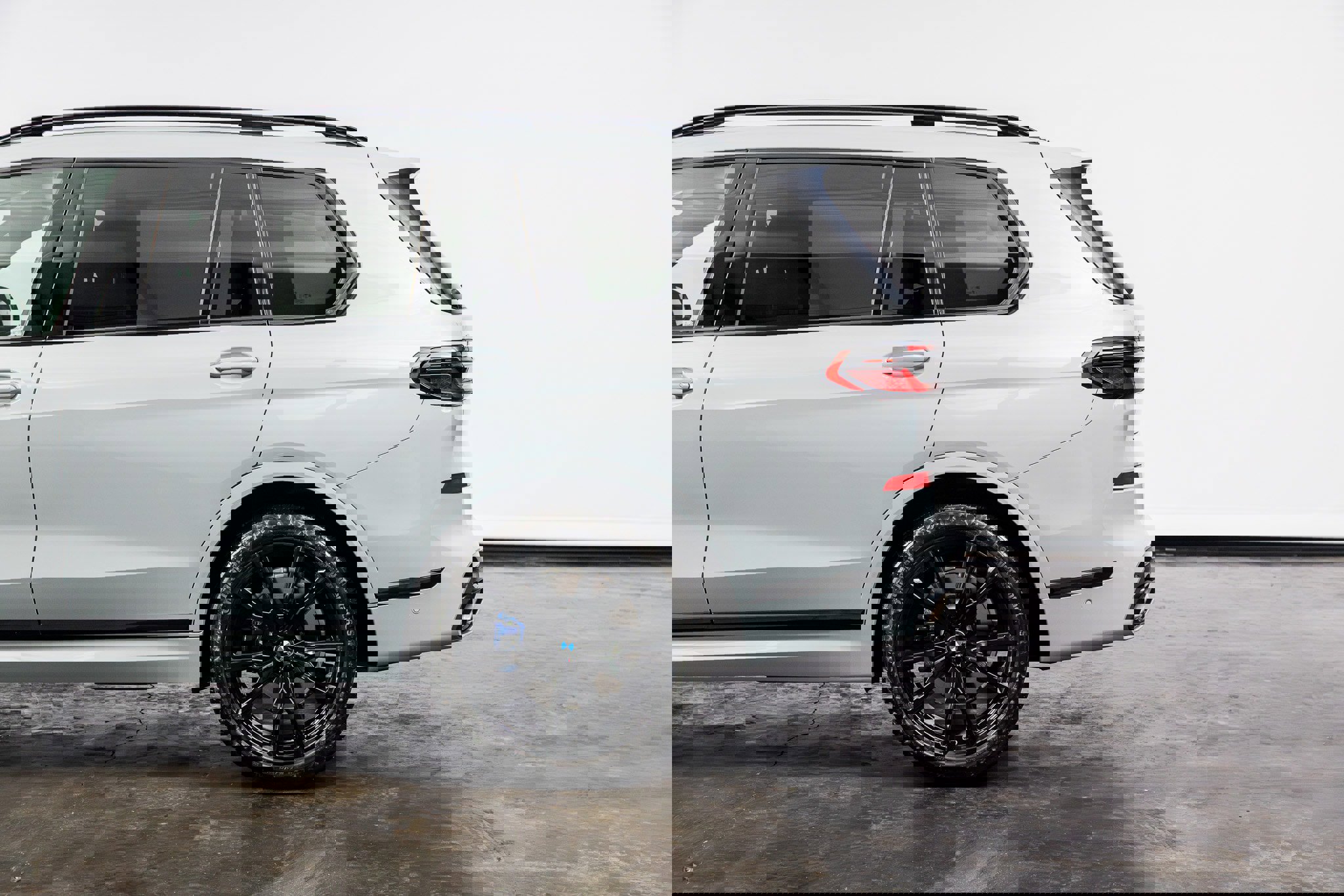 Used 2024 BMW X7 xDrive40i w/ M Sport Package image 13