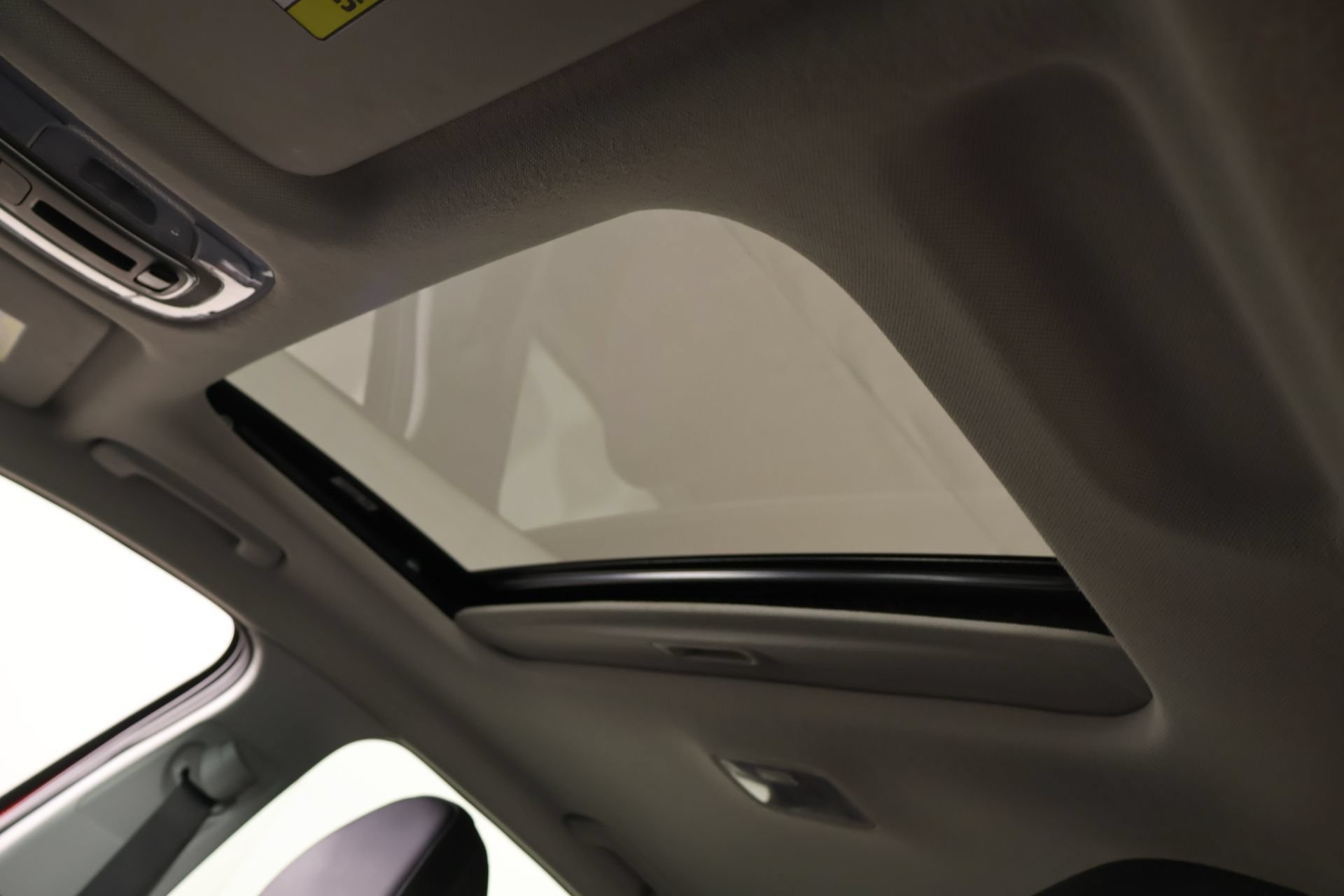 Certified 2025 Hyundai Elantra Limited FWD image 16