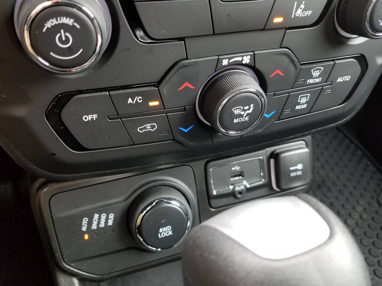 Certified 2022 Jeep Renegade Latitude w/ Convenience Group AWD/4WD image 20