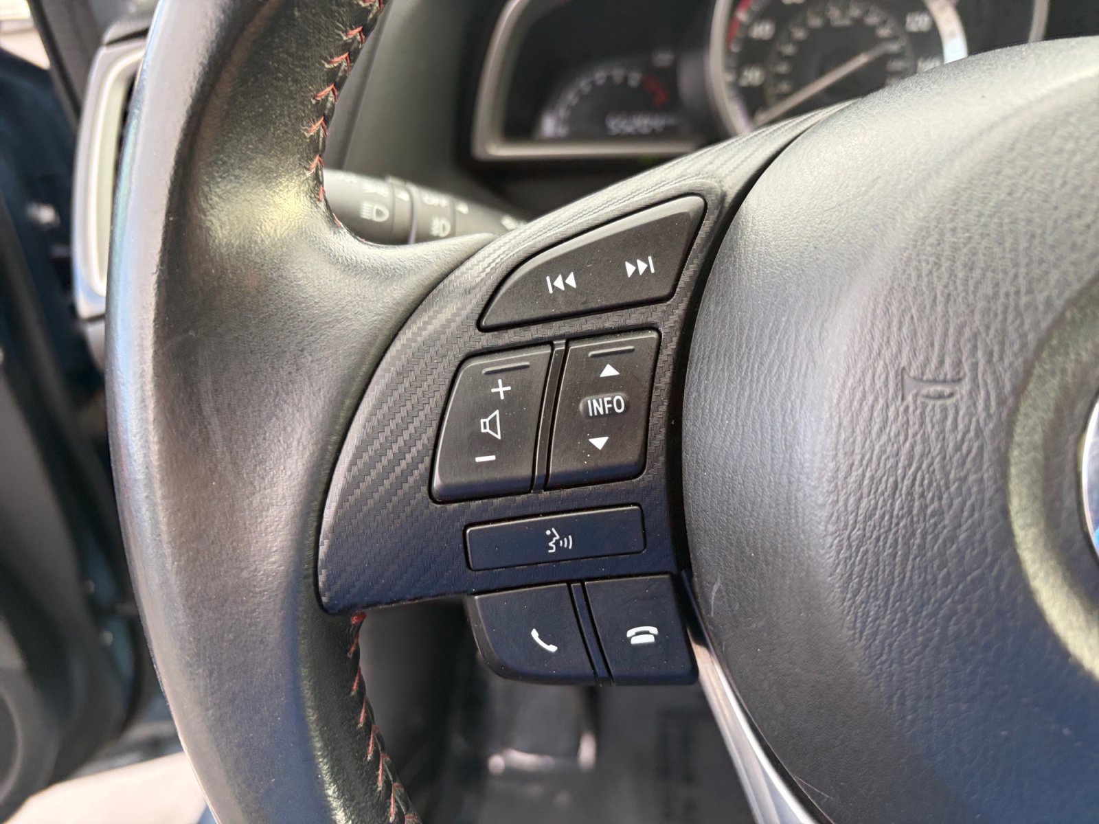 Used 2015 MAZDA MAZDA3 i Touring w/ Technology Package FWD image 14