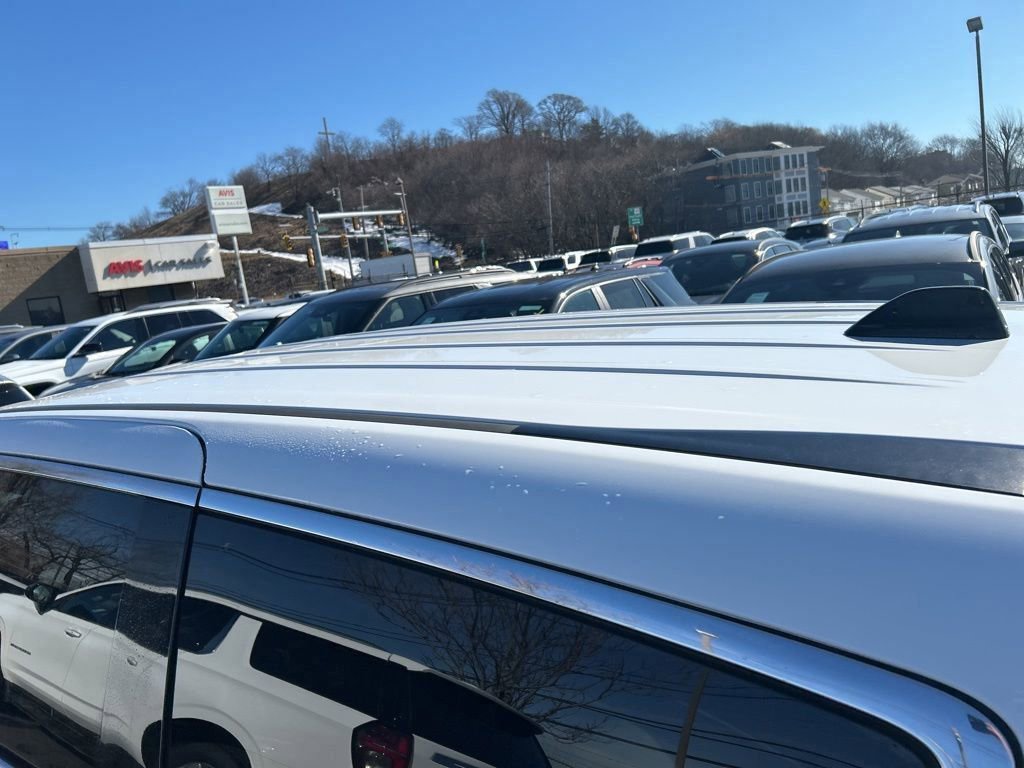 Used 2025 Chrysler Pacifica Select image 9