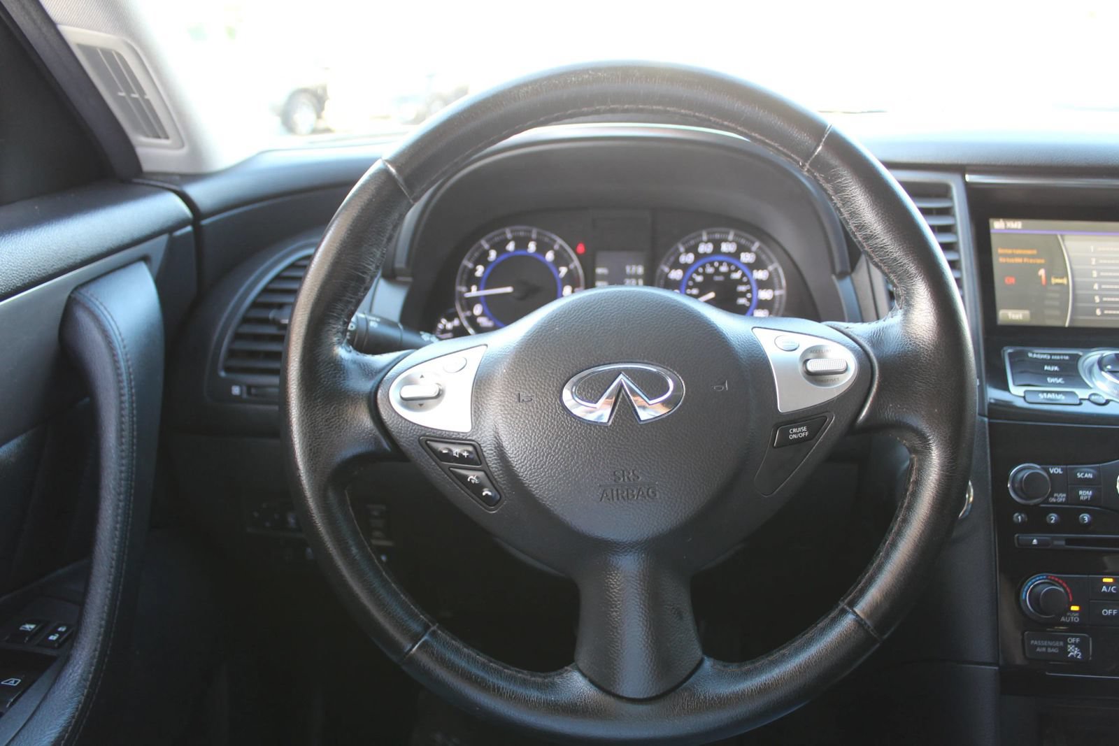 Used 2017 INFINITI QX70 2WD image 15