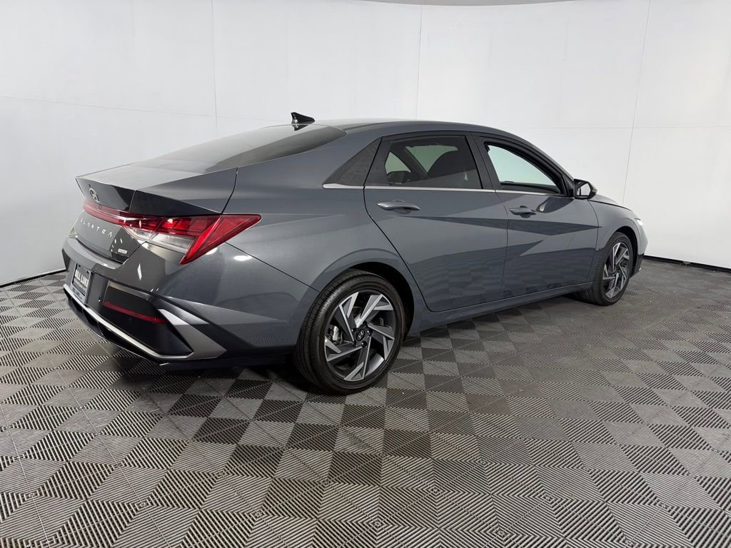 Used 2024 Hyundai Elantra Limited image 7