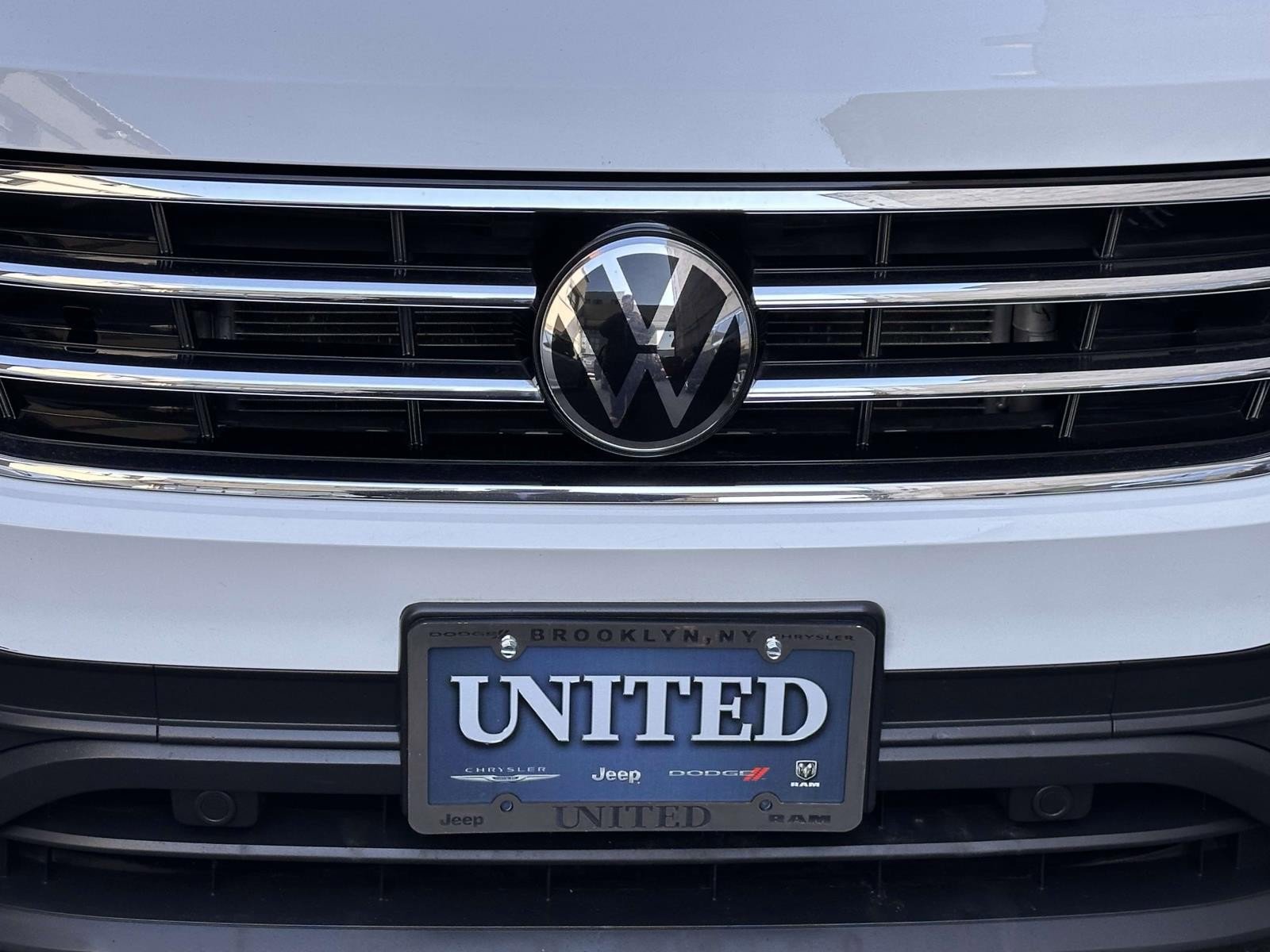 Used 2022 Volkswagen Tiguan SE w/ Panoramic Sunroof Package AWD/4WD image 7