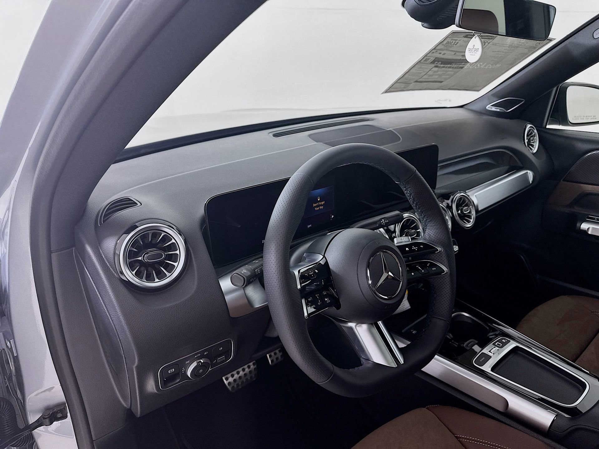 New 2026 Mercedes-Benz GLB 250 image 10