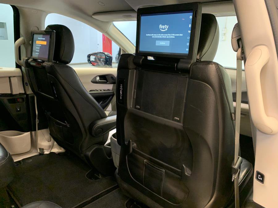 Used 2022 Chrysler Pacifica Touring-L w/ Uconnect Theater Family Group image 49