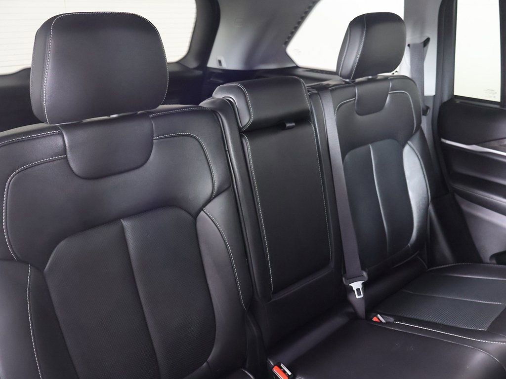 Used 2023 Jeep Grand Cherokee Limited w/ Luxury Tech Group II image 35