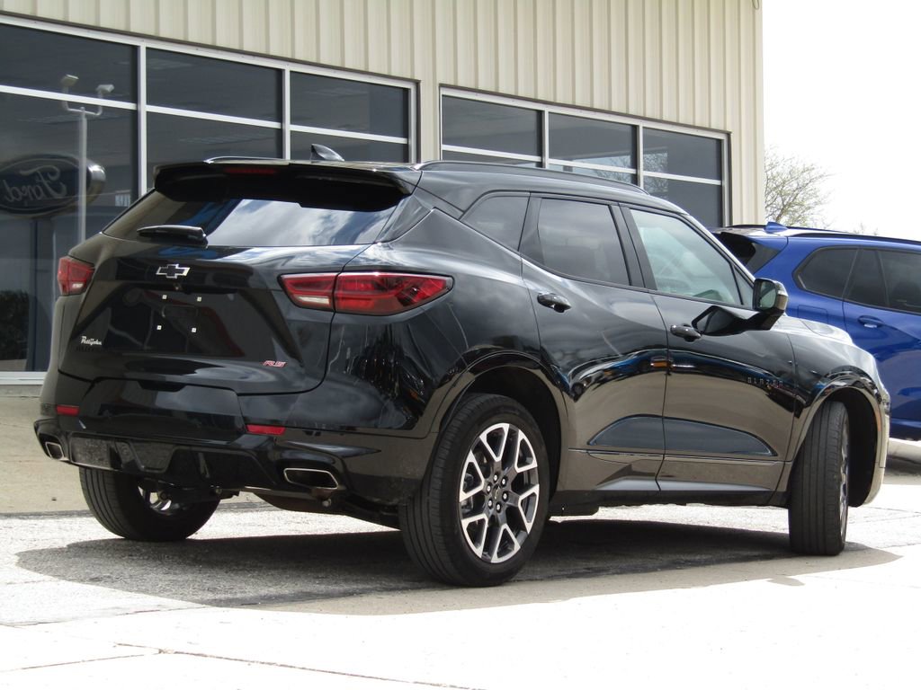 Used 2025 Chevrolet Blazer RS AWD/4WD image 3
