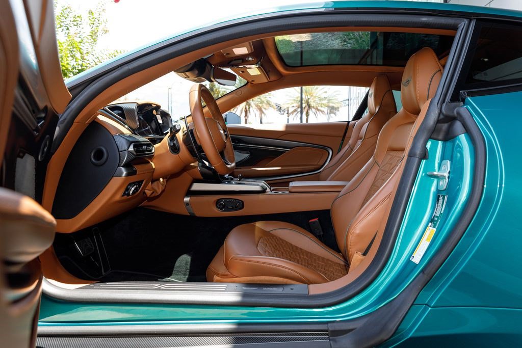 Used 2025 Aston Martin Vanquish RWD image 18