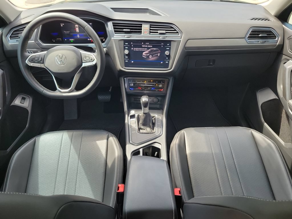 Used 2022 Volkswagen Tiguan SE w/ Panoramic Sunroof Package FWD image 14