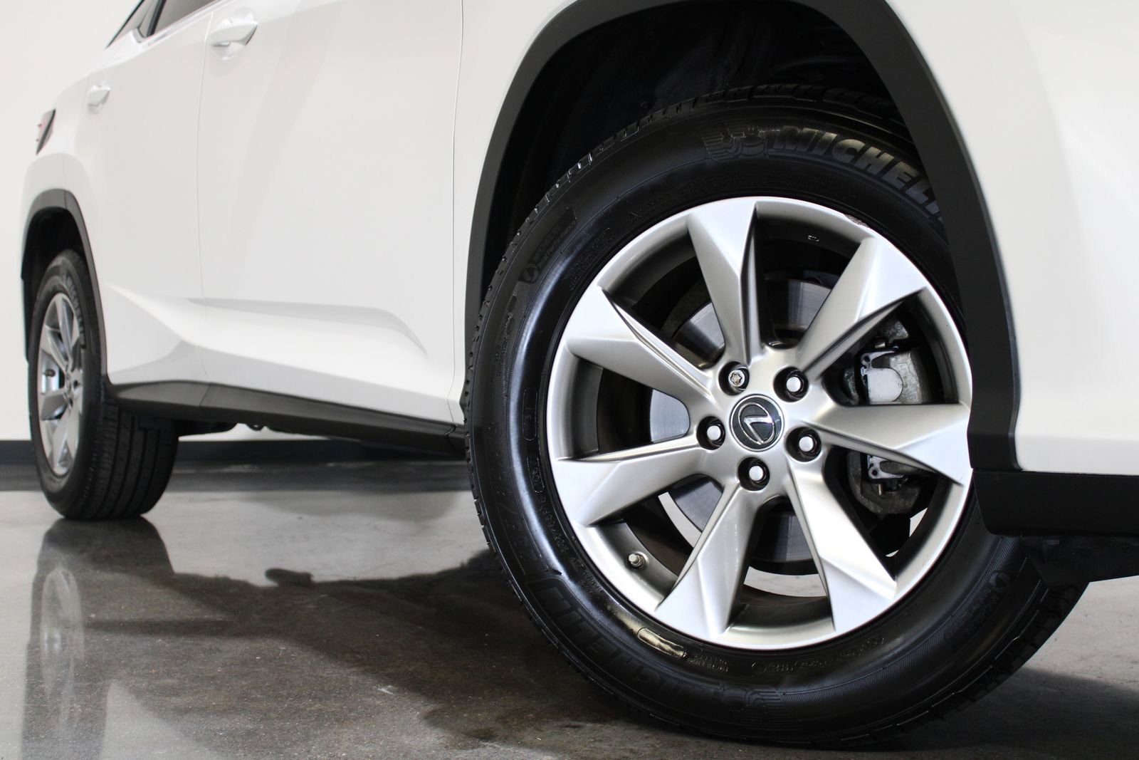 Used 2019 Lexus RX 350 AWD image 3