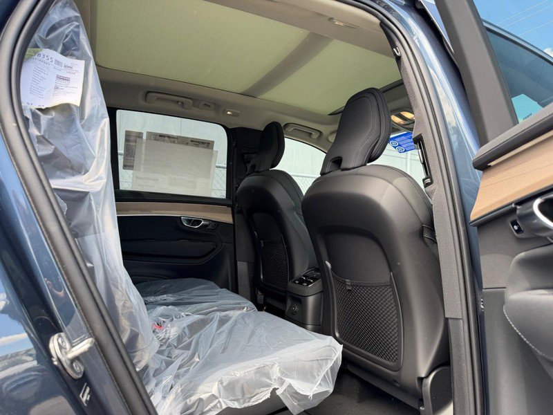 New 2026 Volvo XC90 T8 Plus w/ Protection Package Premier AWD/4WD image 4