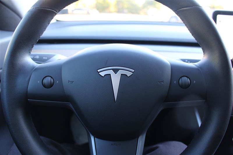 Used 2020 Tesla Model 3 Standard Range Plus RWD image 9