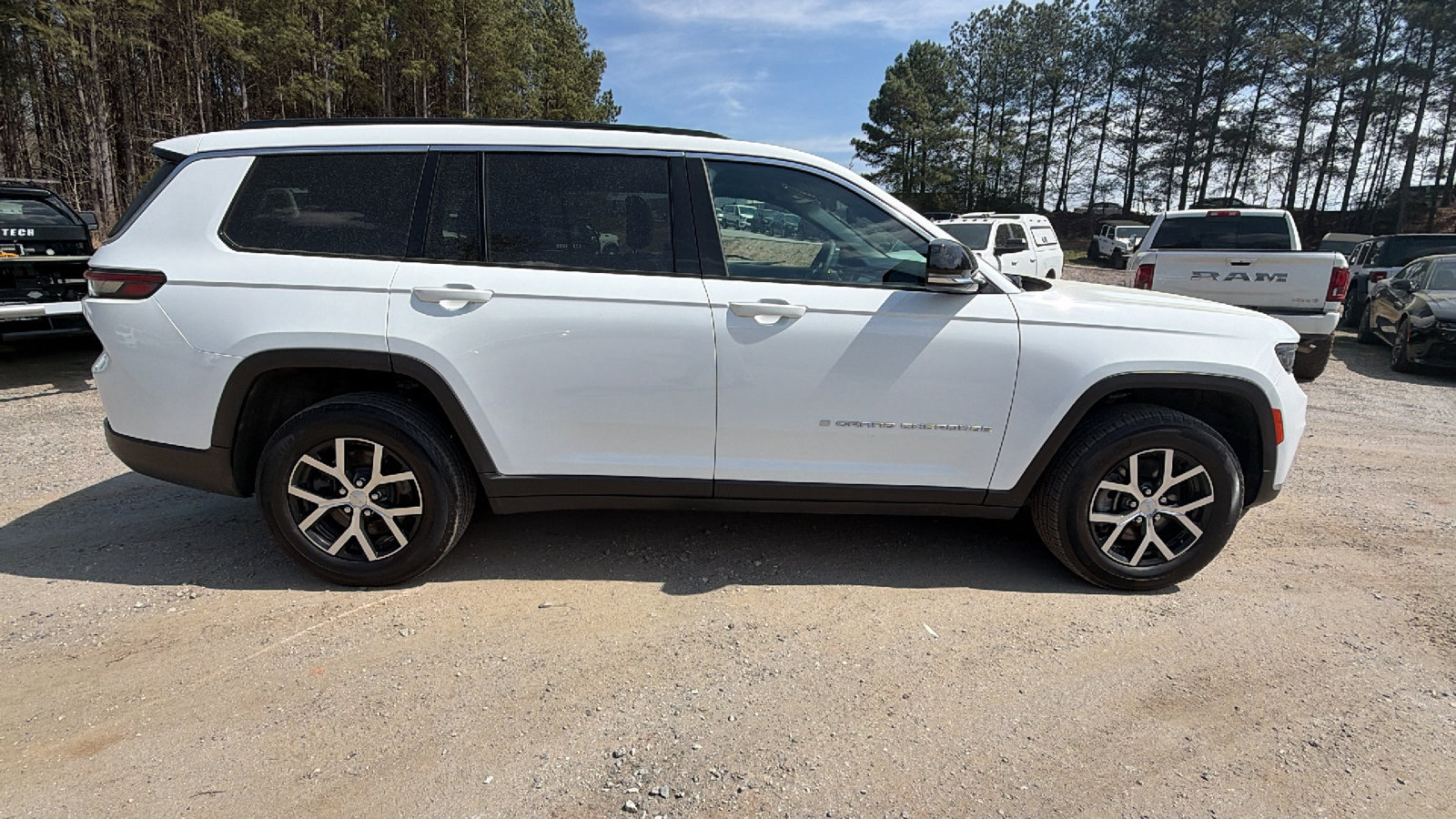 Used 2024 Jeep Grand Cherokee L Limited image 7