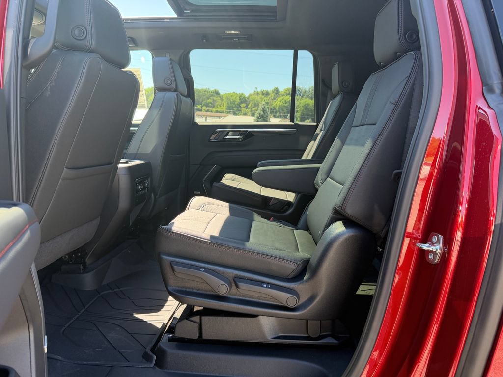 New 2026 Chevrolet Suburban RST w/ Comfort Package AWD/4WD image 37