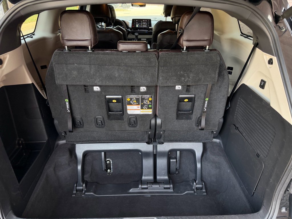 Used 2022 Toyota Sienna Platinum w/ Protection Package (TMS) image 12