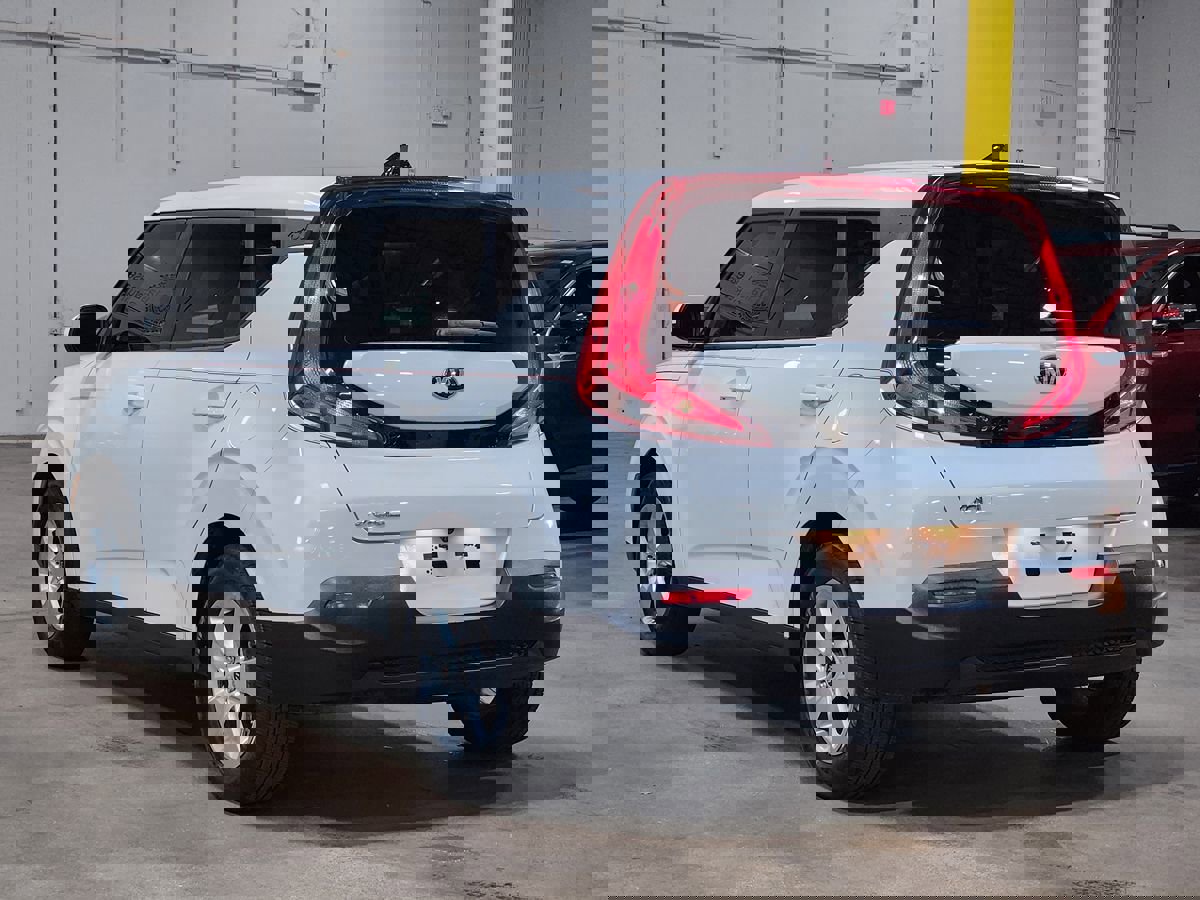 Used 2021 Kia Soul LX image 11