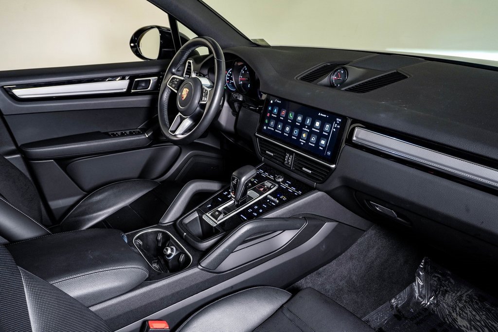 Certified 2023 Porsche Cayenne Platinum Edition image 14