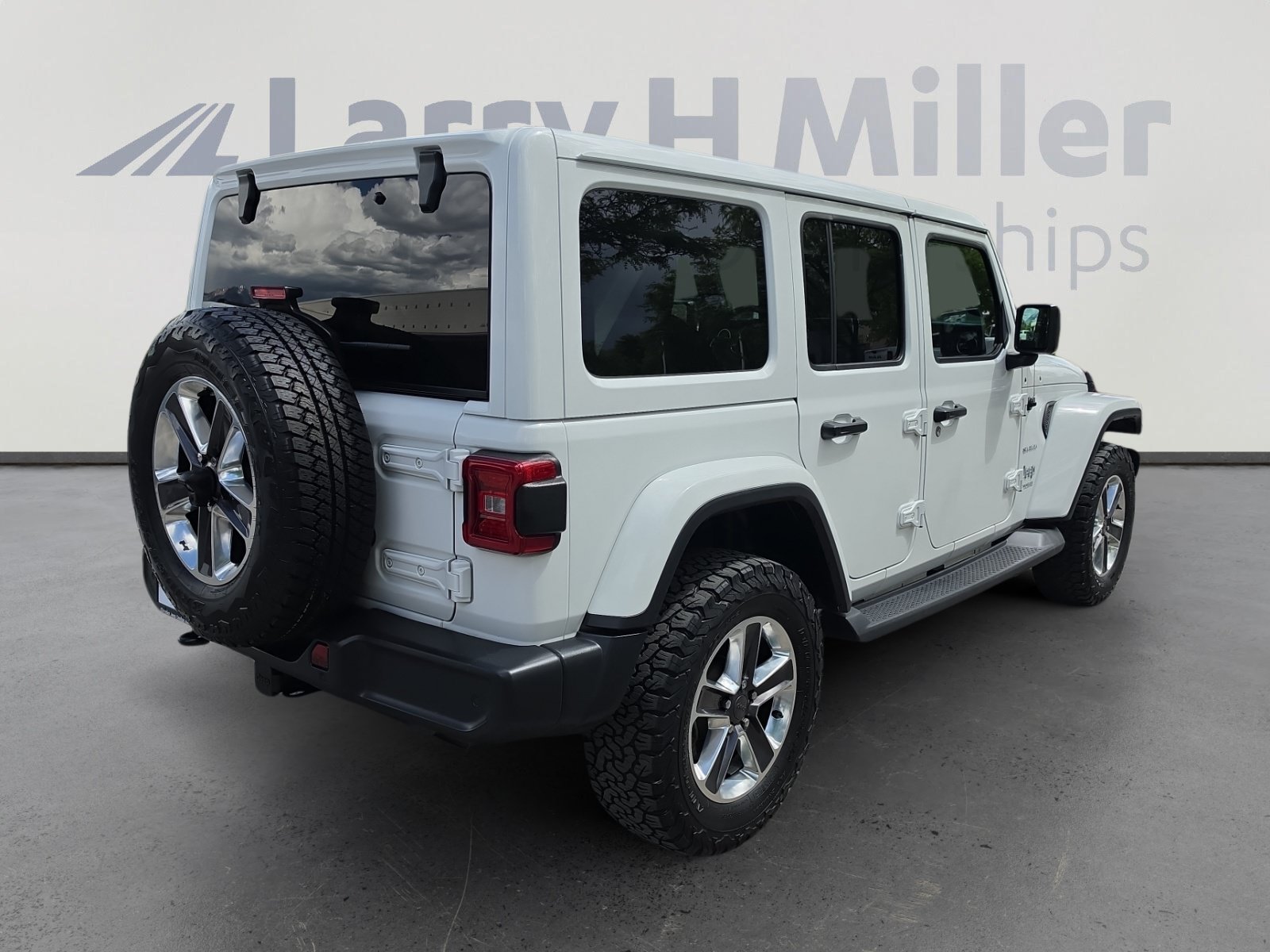 Used 2019 Jeep Wrangler Unlimited Sahara AWD/4WD image 5