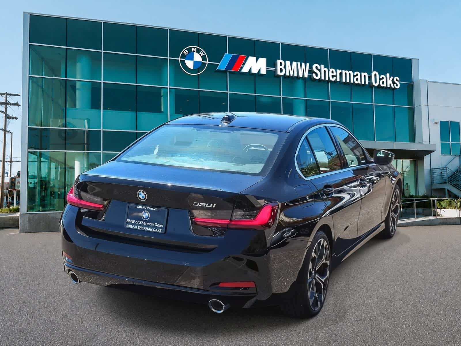 Used 2026 BMW 330i Sedan w/ Convenience Package RWD image 4