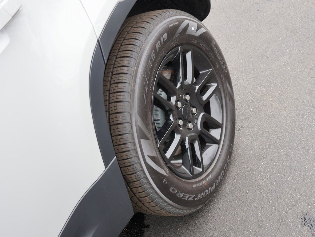 New 2026 Land Rover Defender 110 S image 39