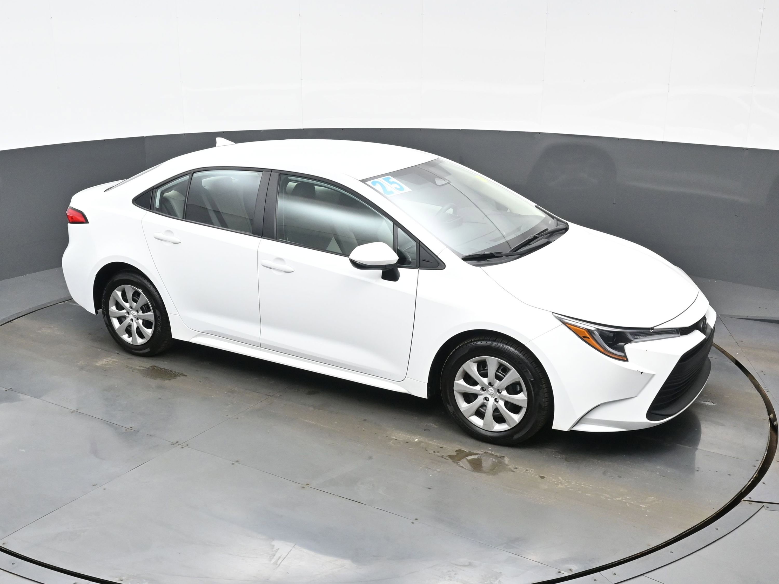 Used 2025 Toyota Corolla LE image 37
