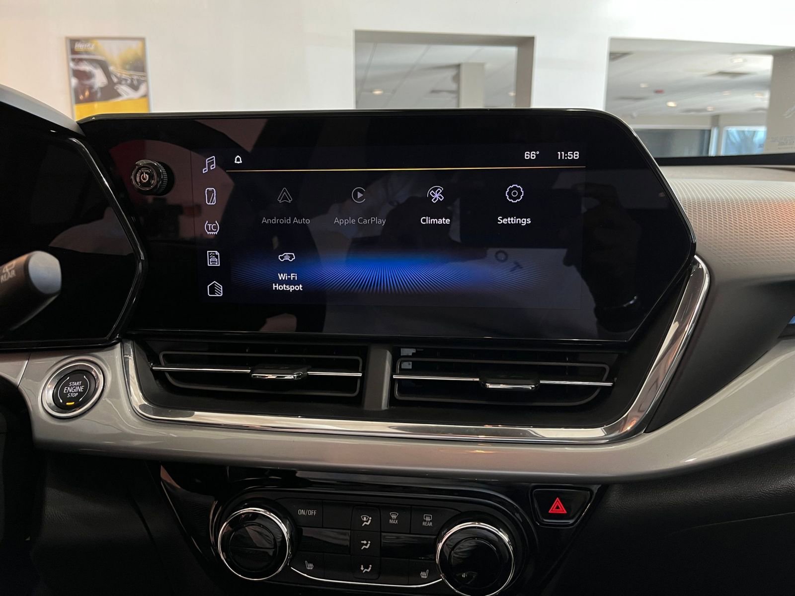 Used 2025 Chevrolet Trax LT w/ LT Convenience Package FWD image 20