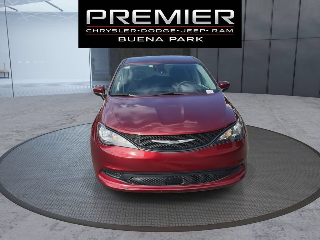 Used 2023 Chrysler Voyager LX FWD image 3