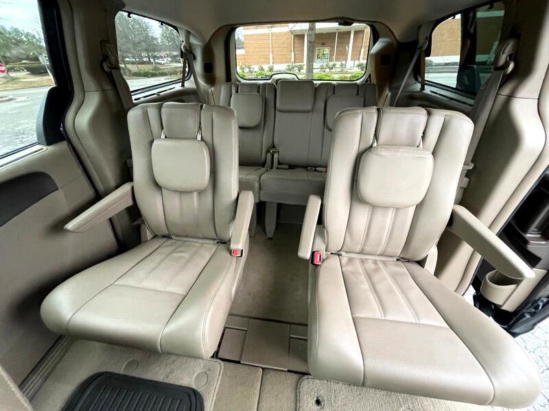 Used 2014 Chrysler Town & Country Touring FWD image 14