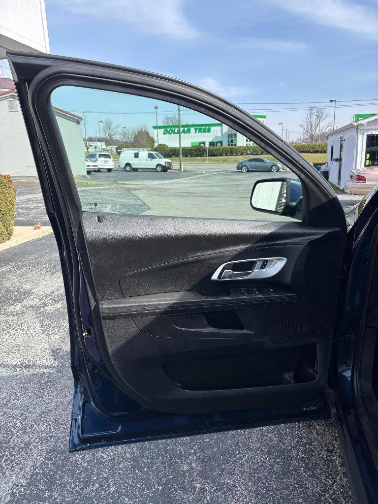 Used 2017 Chevrolet Equinox LT image 11