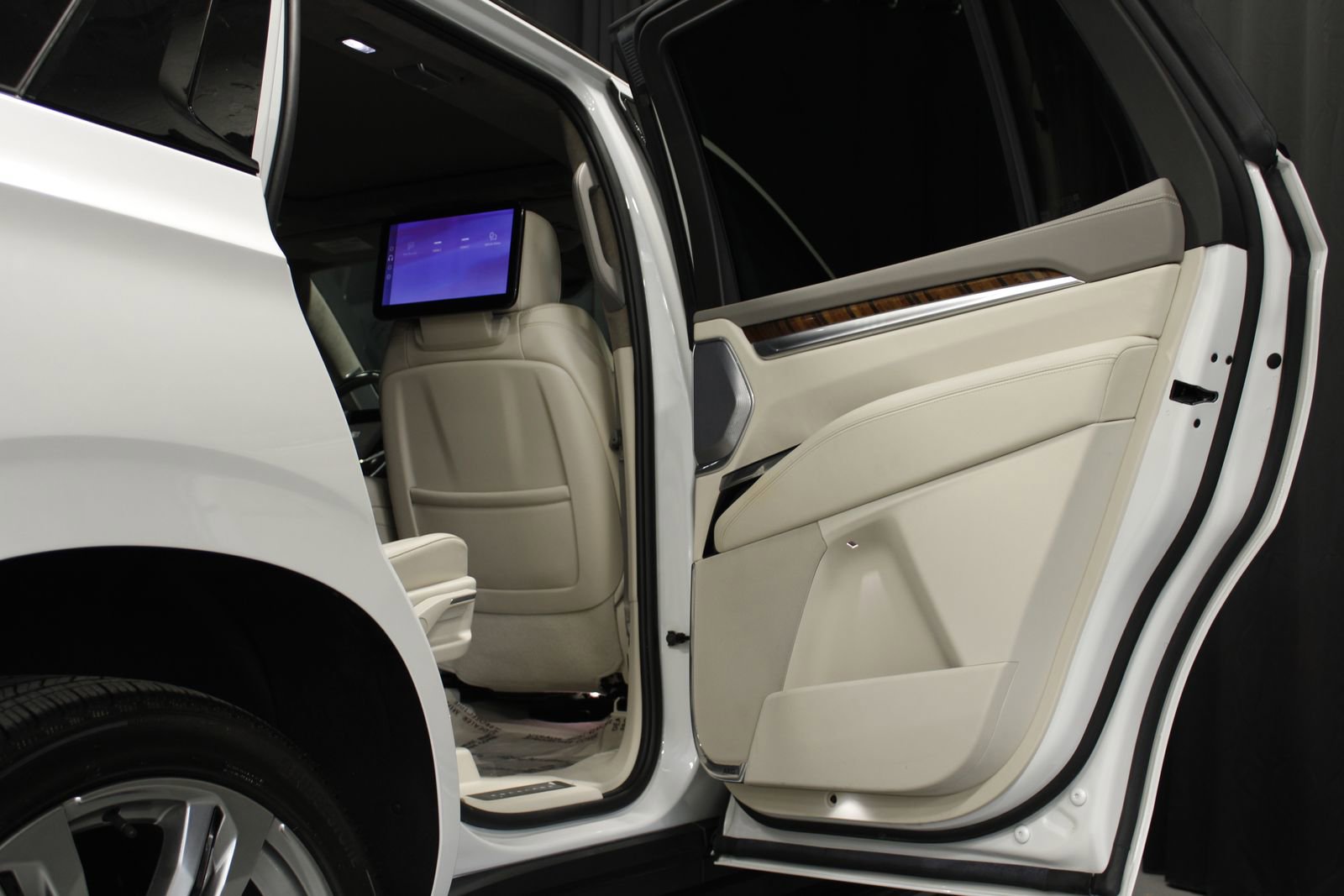 Used 2025 Cadillac Escalade Sport Platinum AWD/4WD image 7