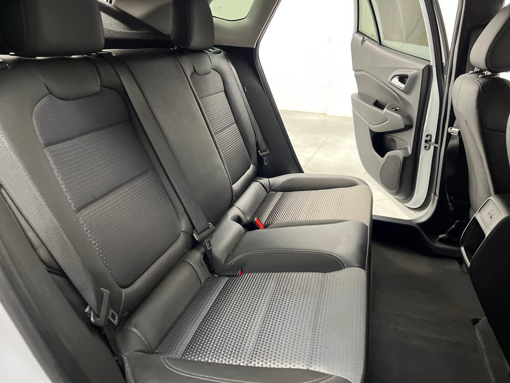Used 2025 Chevrolet Trax LT FWD image 21